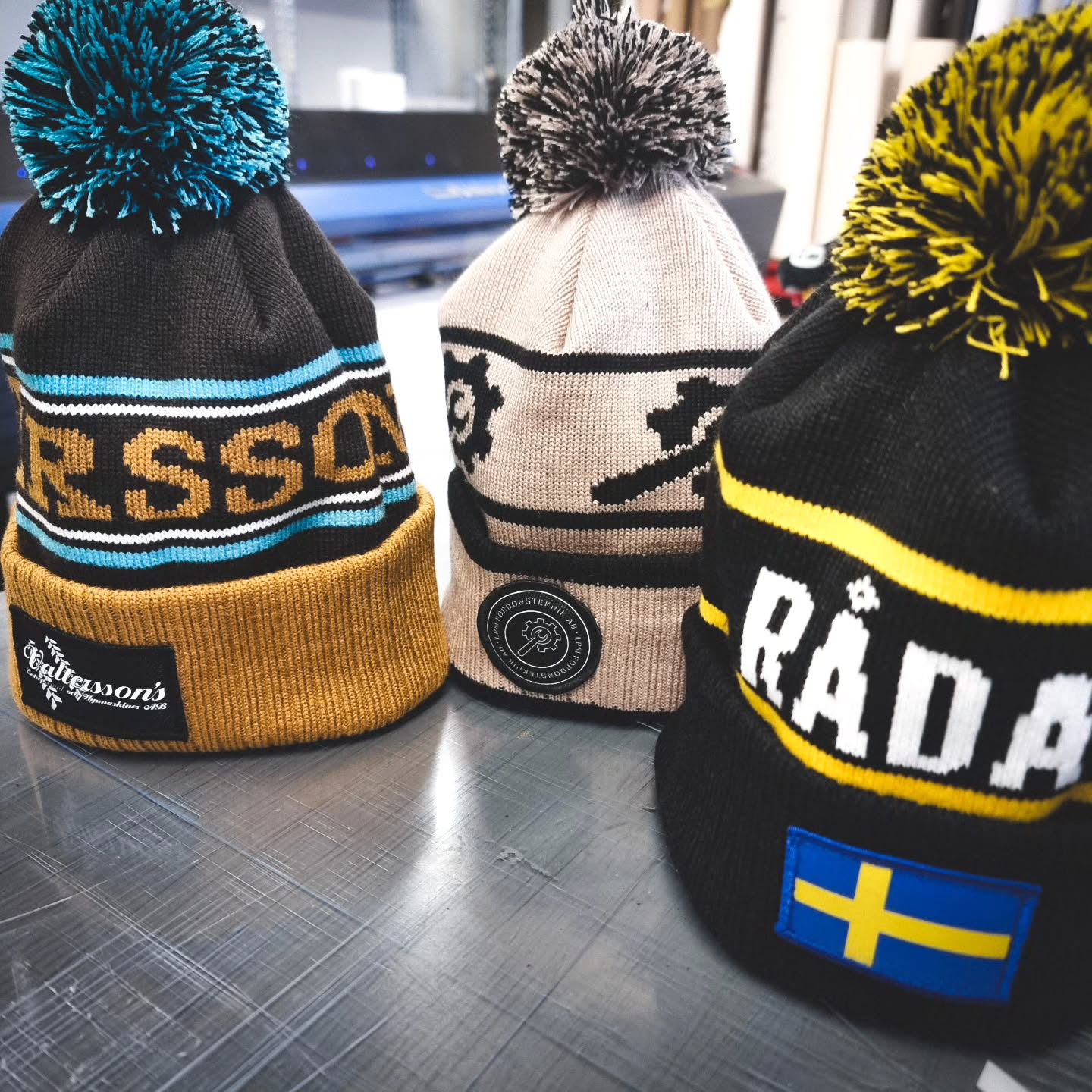 stickade mössor till företag