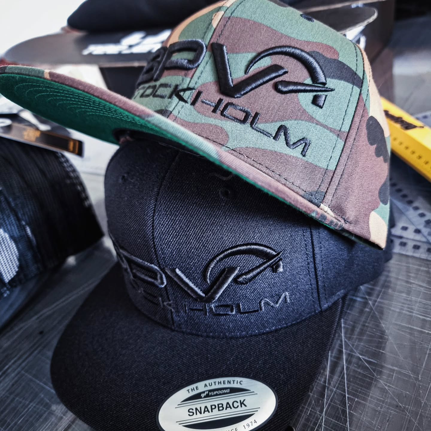 3dbrodyr på camo och svart snapback