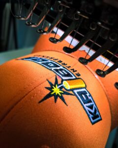 brodyr till kaboom entreprenad orange flexfit