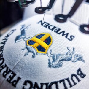 premiumbrodyr på vit flexfit