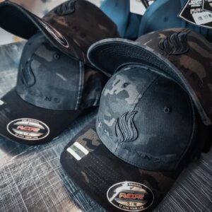 svart puffbrodyr på camokepsar flexfit